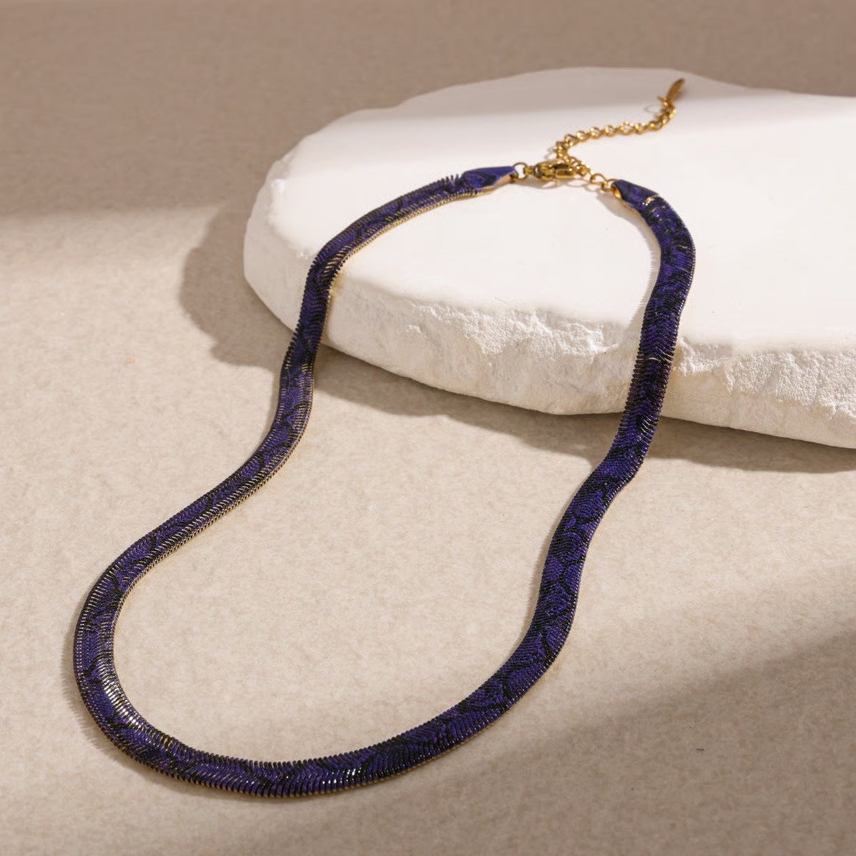 🐍✨ Snake-Inspired Statement Necklace — A Bold, Timeless Chain With Real Snake-Texture Details
