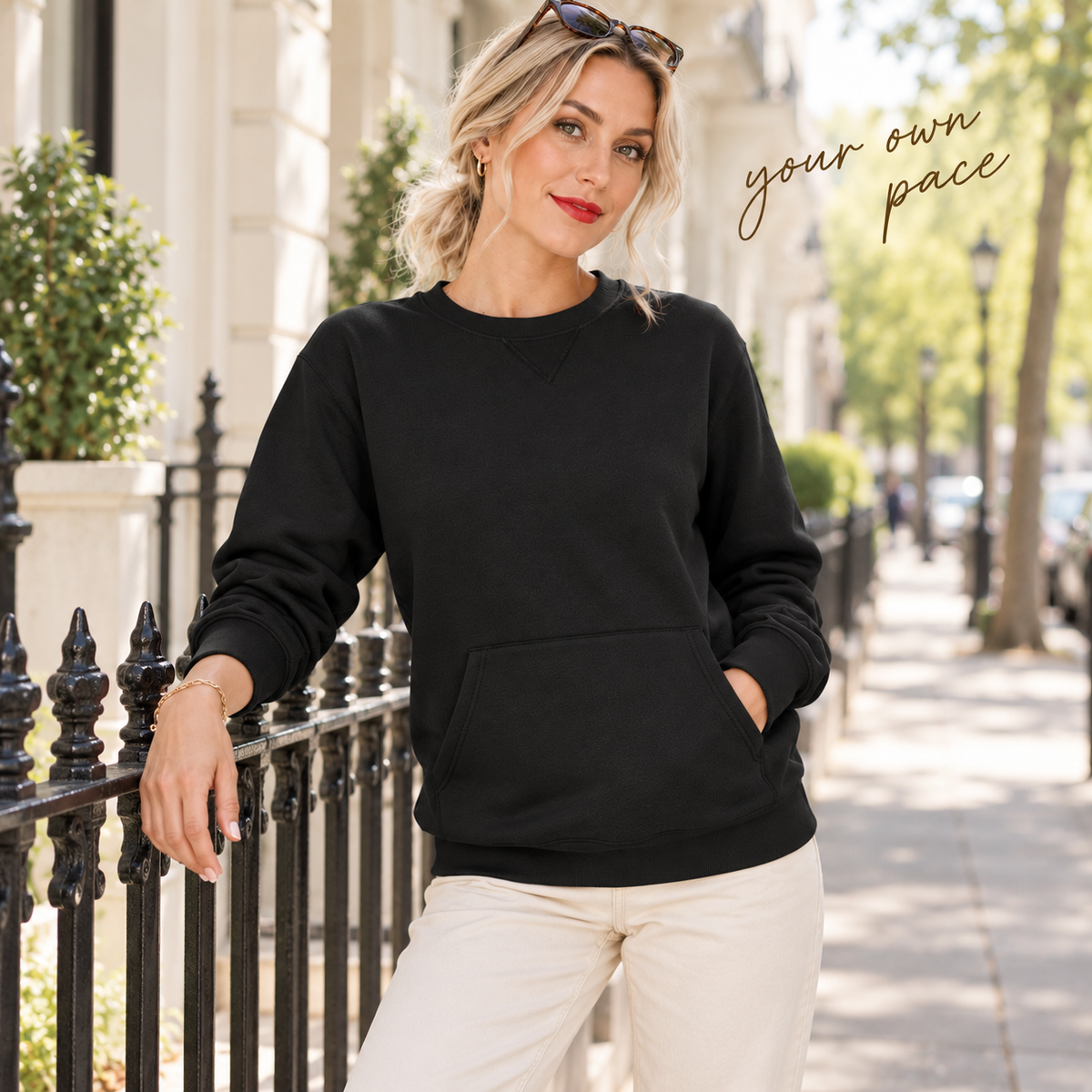 Women's Oversized Crewneck Sweatshirt with Kangaroo Pocket